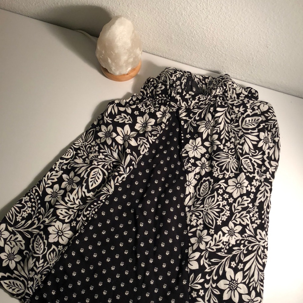 Aeropostal Black & White light skirt